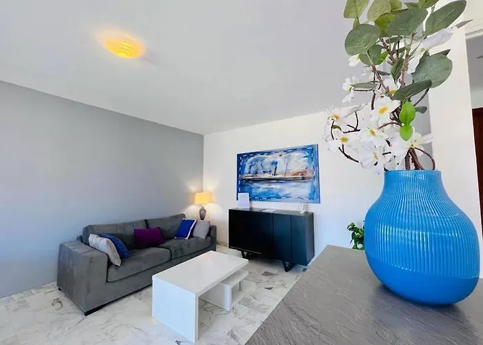 Le Pinede - Apt 4 Prs- Parking - Clim - 500M Plages