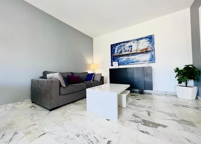 Le Pinede - Apt 4 Prs- Parking - Clim - 500M Plages