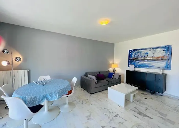 Le Pinede - Apt 4 Prs- Parking - Clim - 500M Plages
